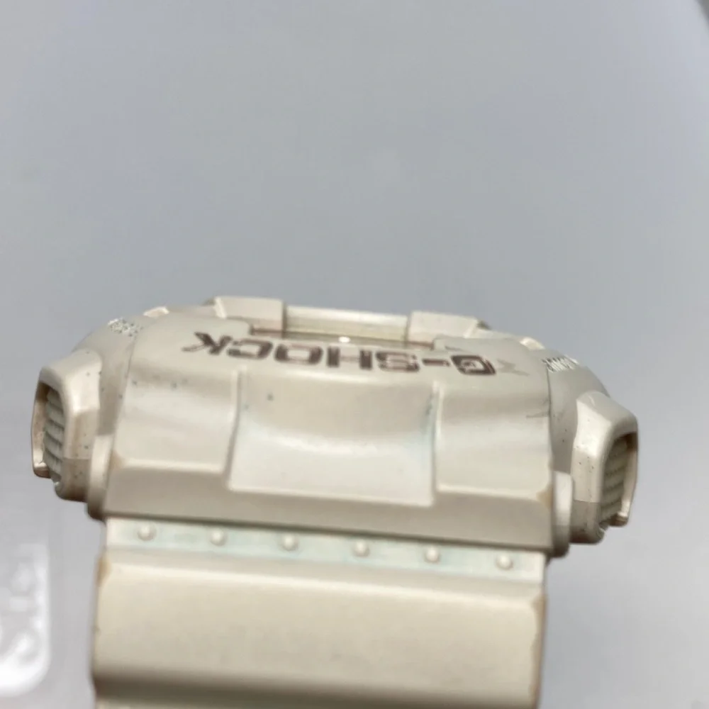 Casio G-Shock GMA-S120MF, new battery, light works, off white color, metallic